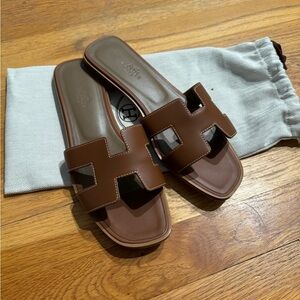 Hermes Oran Sandals, size 39 (fits 8.5-9), excellent condition, color “g…